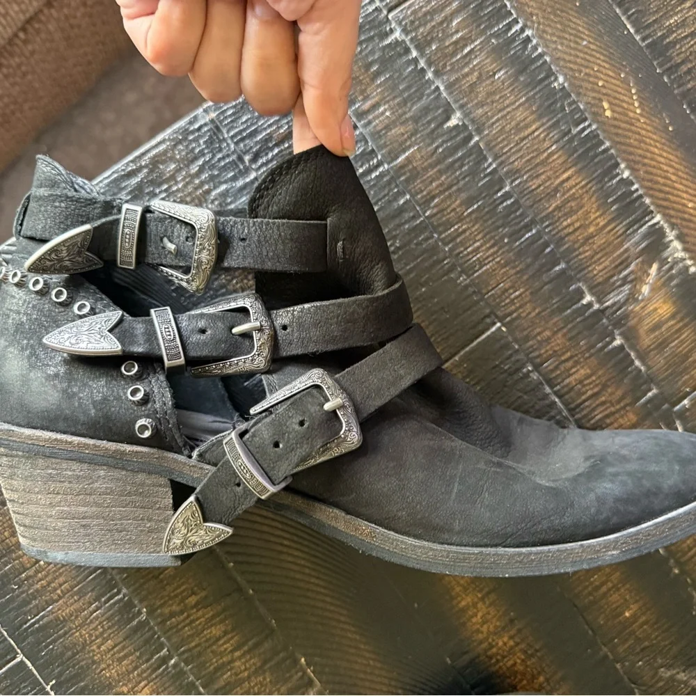 Dolce Vita Spur Western Buckle Ankle Booties Black Leather Size 9.5 Boho Moto